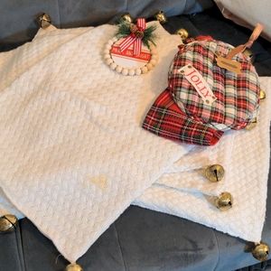 5 Cream Holiday Placemats
